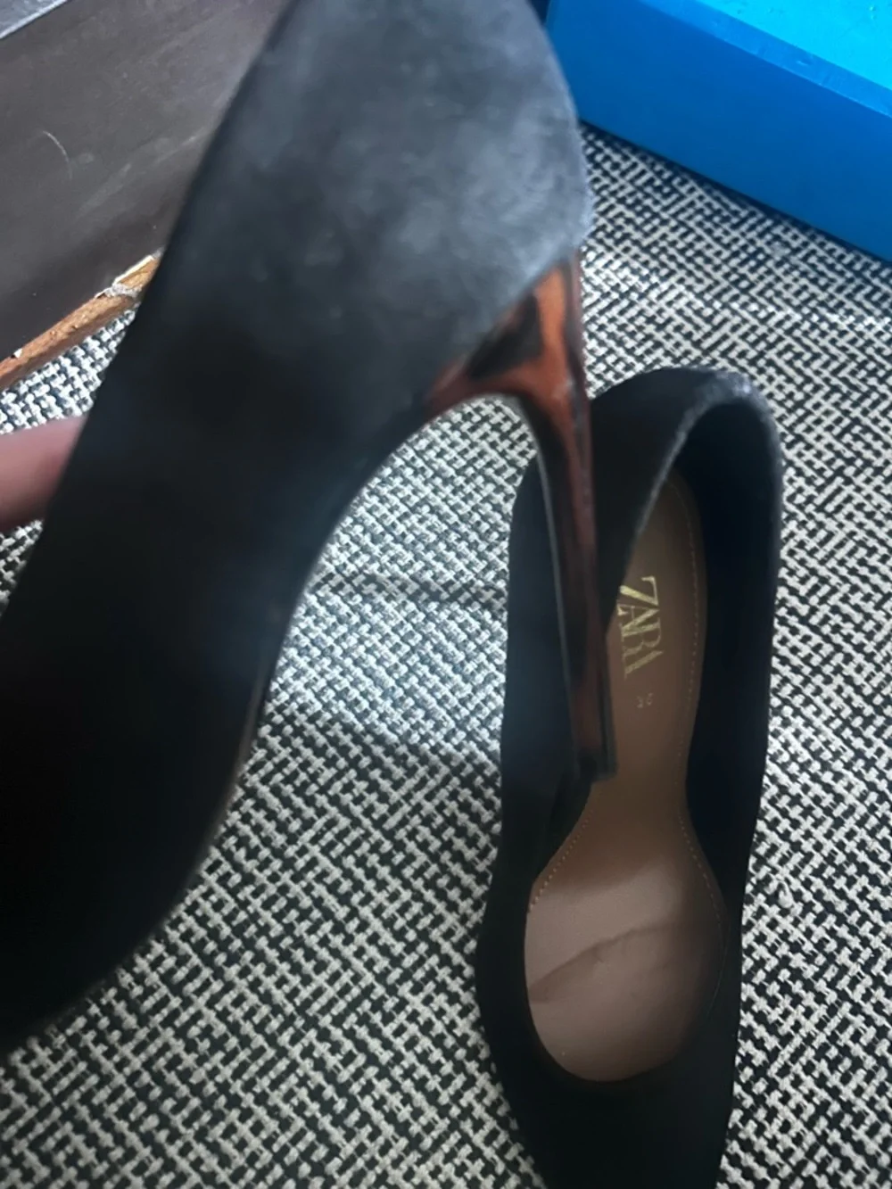 Zara Black Pointed-Toe Women's Pumps - Picture 3 of 6